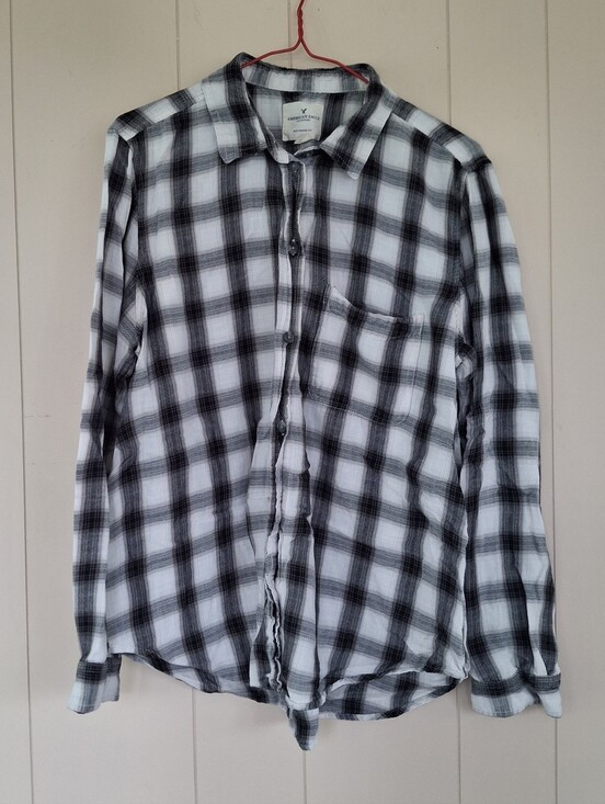 American Eagle Outfitters Tops - American Eagle Large Boyfriend Fit Black White Plaid Long Sleeve Shirt